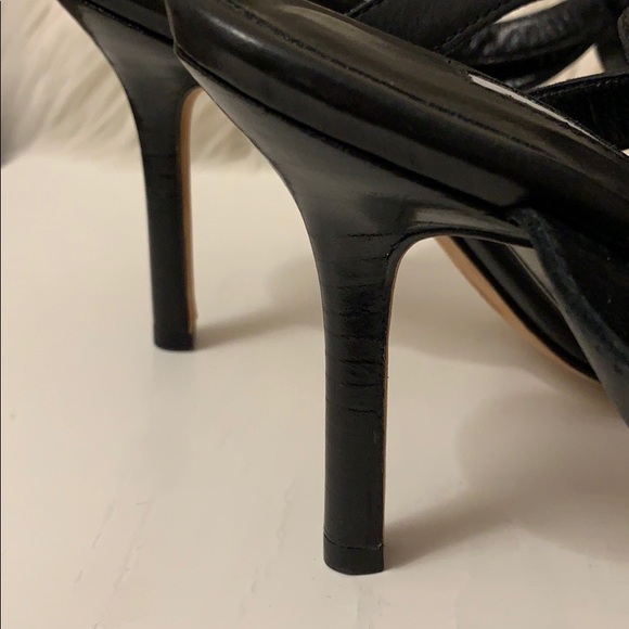 Manolo Blahnik AUTHENTICATED Black T Strap Open Toe Sandals - Picture 15 of 16